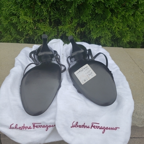 NEW Salvatore Ferragamo Strappy Heels Sandals 9B - Picture 3 of 7
